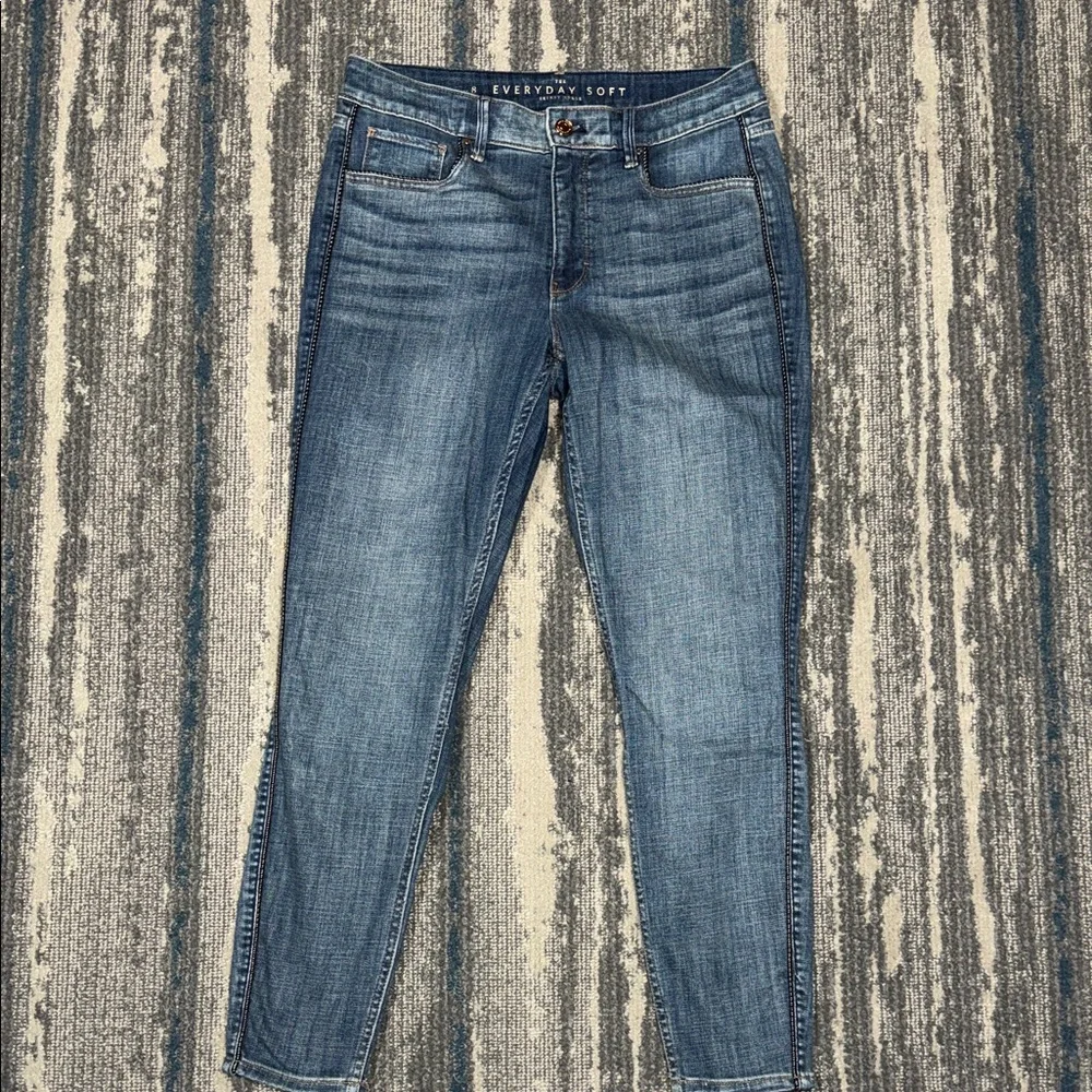 Size 8 WHBM Everyday Soft Skinny Ankle Blue Jeans. Like New. Faux Leather Trim - Picture 2 of 7